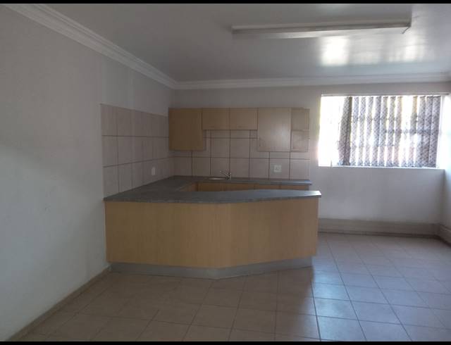 900M² BUILDING TO LET IN APEX